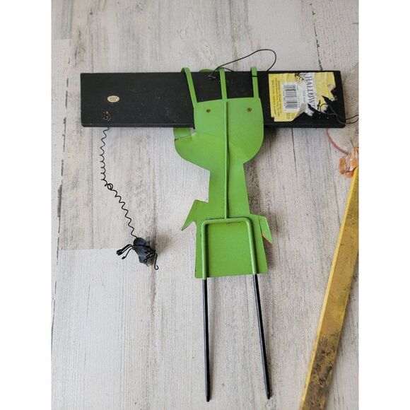 Trick treat Halloween lawn Decor sign witch candy corn set - Picture 7 of 10